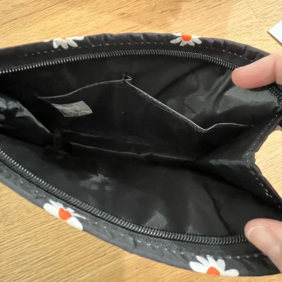 Simply Southern Brush Makeup Bag - Daisy - Picture 5 of 5